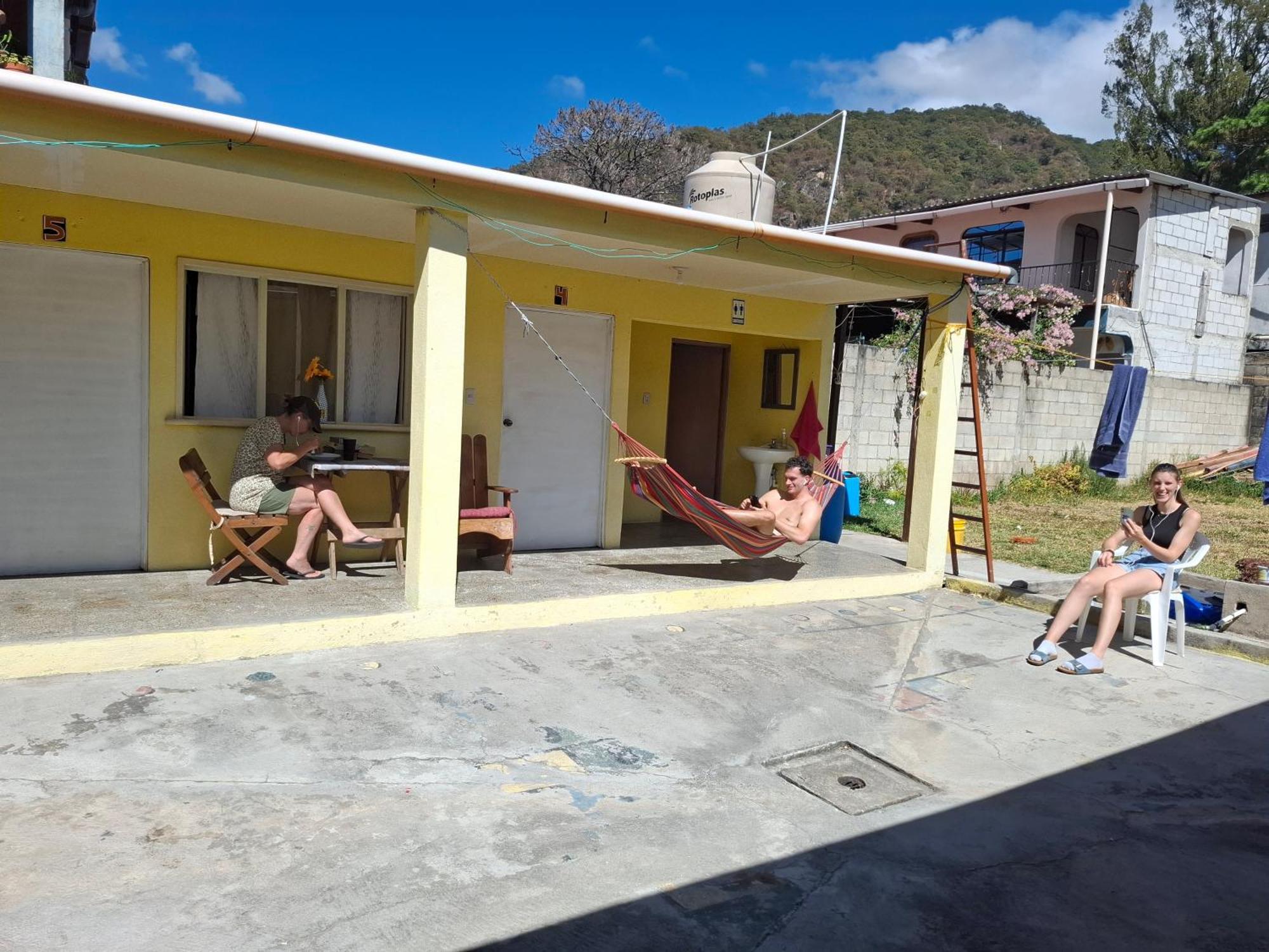 Hostal The Friends Panajachel Exterior foto